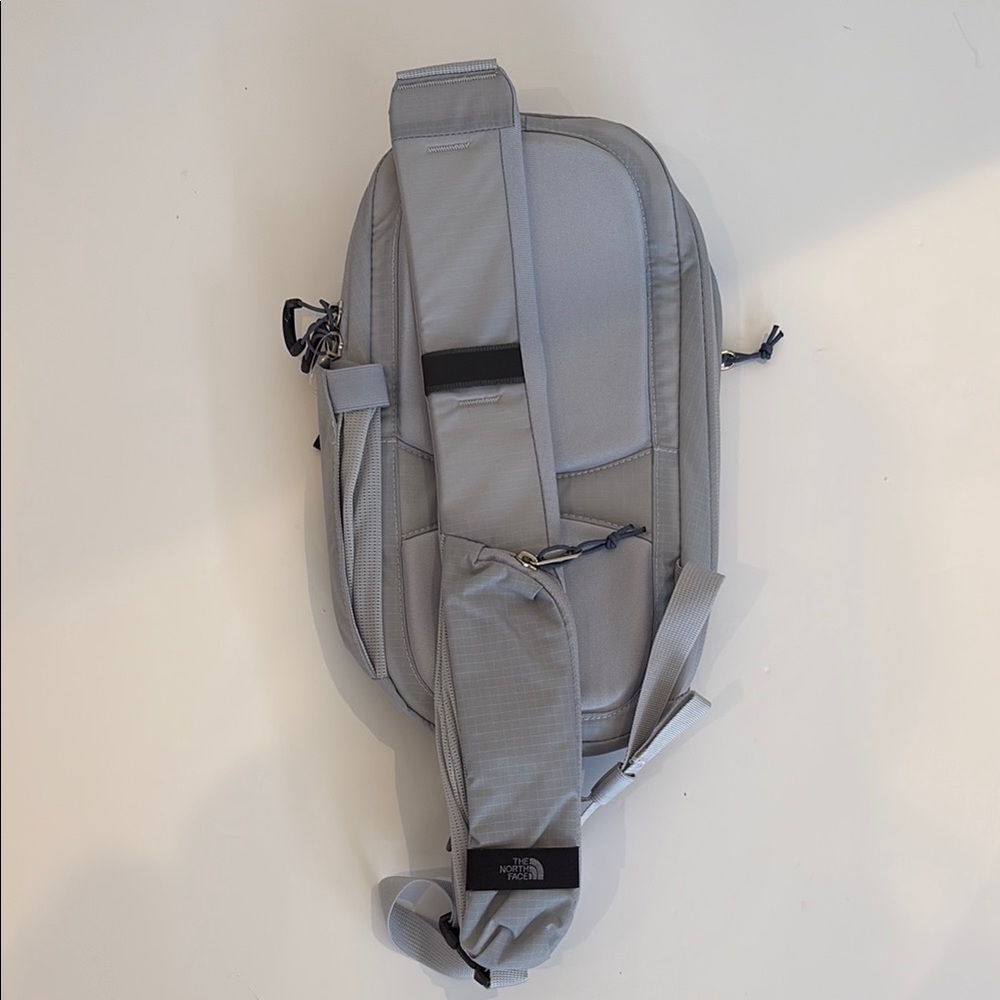 NWT The North Face Borealis Gray Sling Bag- Versatile Everyday Carry
Mini Bag - Picture 2 of 3